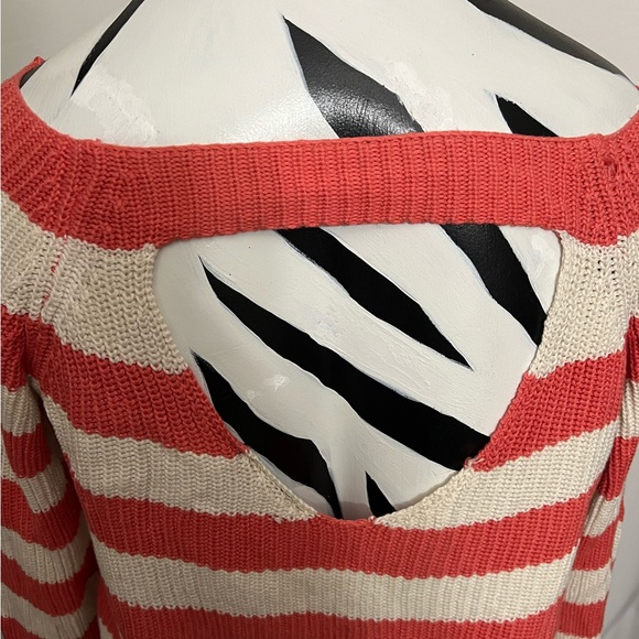 United States Sweaters in Orange and White - Size XL - Picture 3 of 4